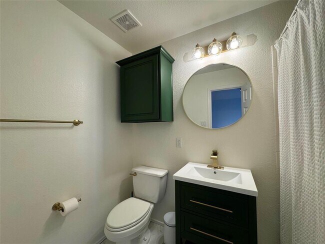 Building Photo - 16100 S Great Oaks Dr