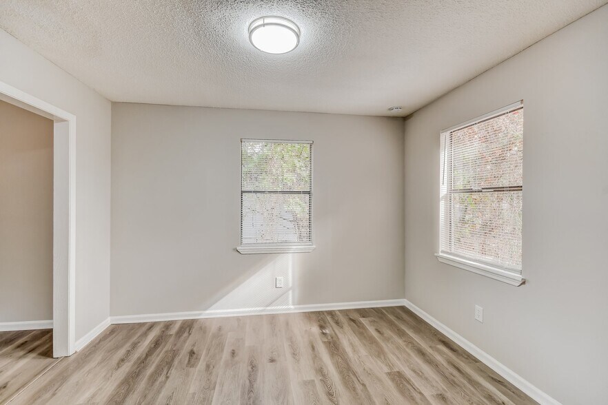 Building Photo - 1131 26th Ave N