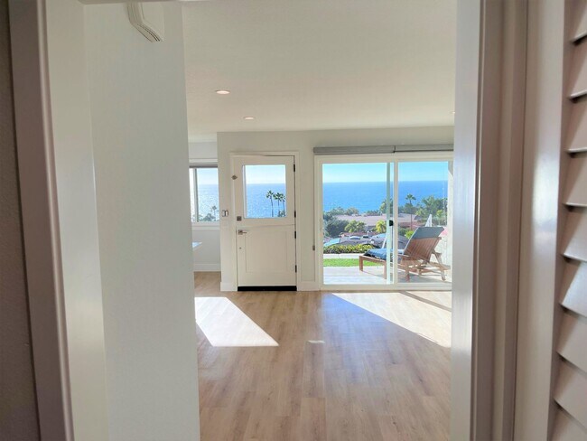 Building Photo - Ocean View Single Level Laguna Beach Condo!