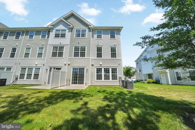 Building Photo - 228 Park Ln