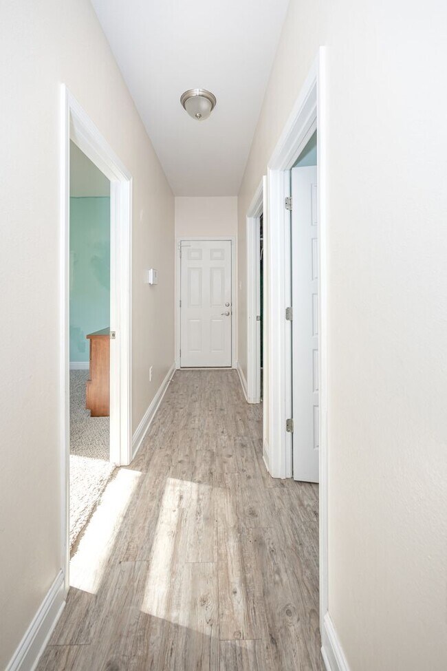 Building Photo - 1013 Silverbell Cv