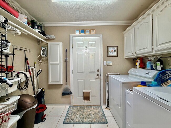 Building Photo - 2121 Preston Pl