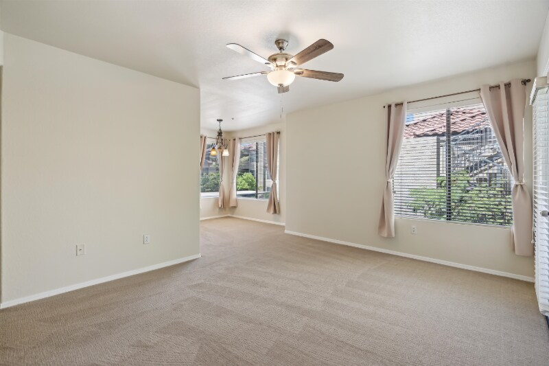 Building Photo - 4925 E Desert Cove Ave
