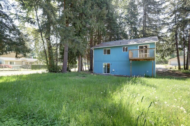 Building Photo - Charming 3 Bedroom Home Nestled Among the Trees in Bonney Lake – Spacious & Private