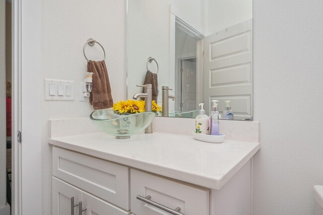 Building Photo - 150 Hibiscus Ave