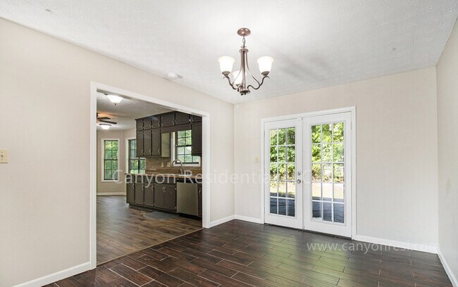Building Photo - Beautiful 3b Room!Move in ready!