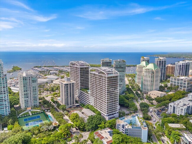 Building Photo - 2655 S Bayshore Dr