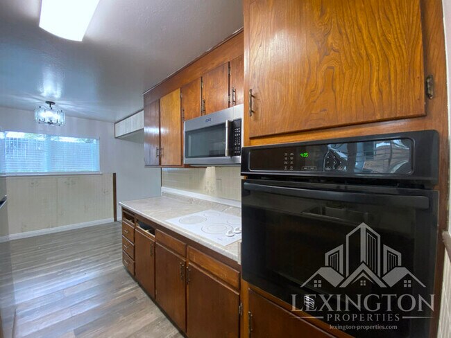Building Photo - Beautifully Remodeled, Single-story, 3BD/2BA Home in Rio Linda near Babe Best Park!