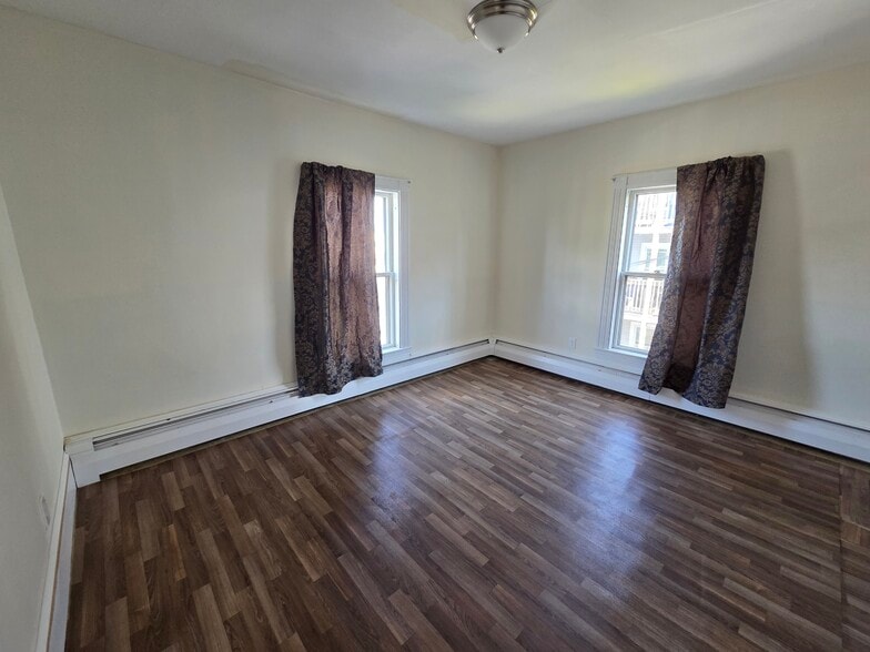 Bedroom 1 - 85 Pierce St