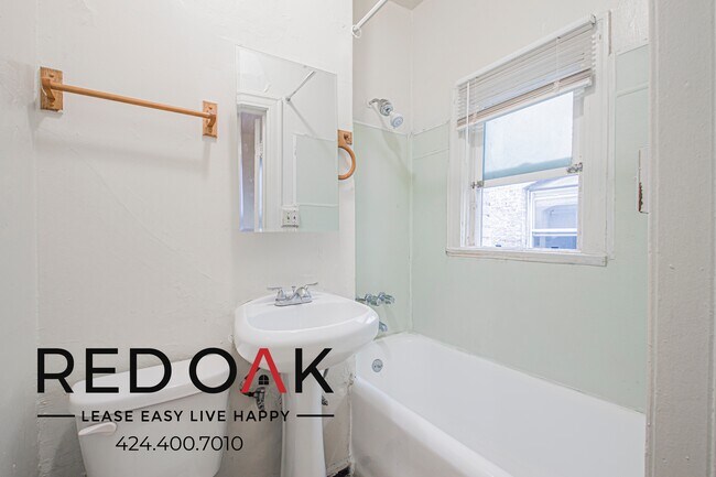 Building Photo - 246 S Kenmore Ave