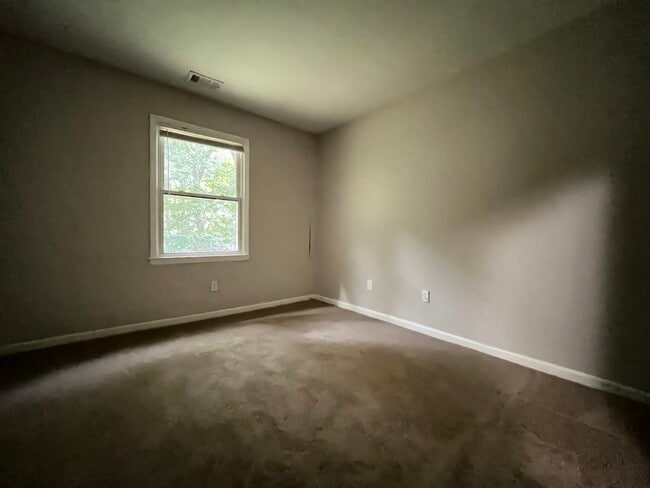 Building Photo - 526 Huntsmoor Dr