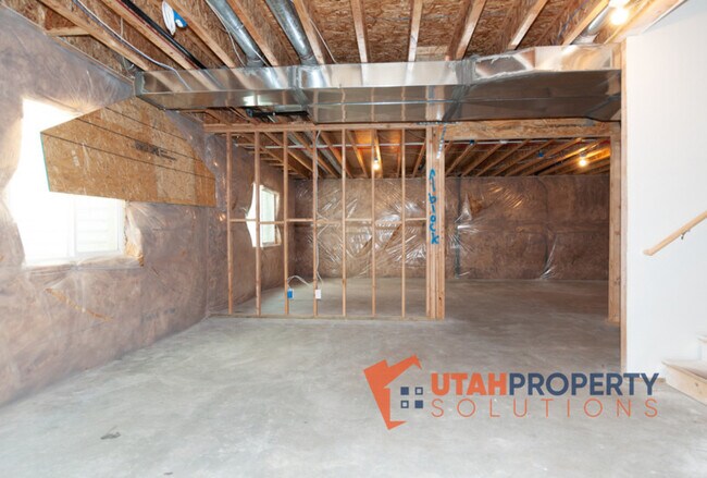 Building Photo - 4693 Daisy Ln