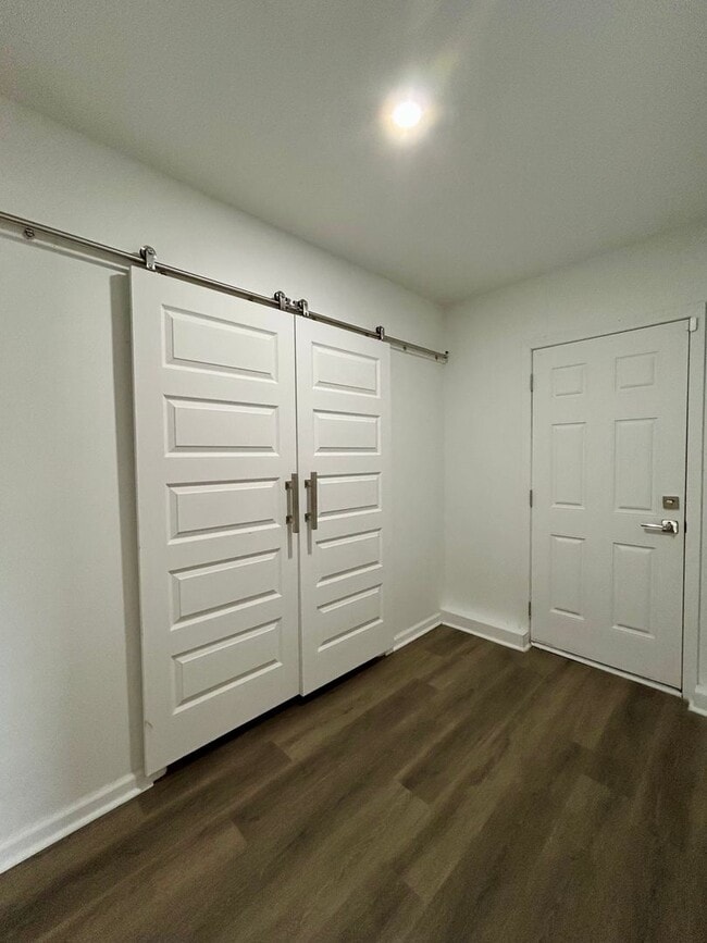 Building Photo - 3001 Guenevere Dr