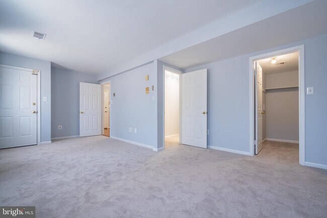 Building Photo - 10515 Meadow Bridge Ln