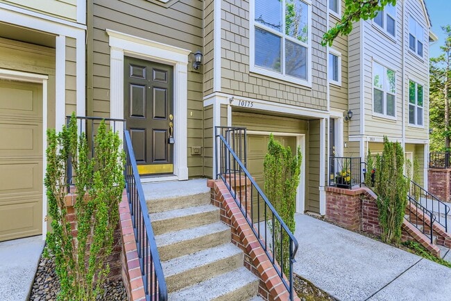 Building Photo - Elegant Forest Heights 3 bedroom, 3 bath Brownstone Home!