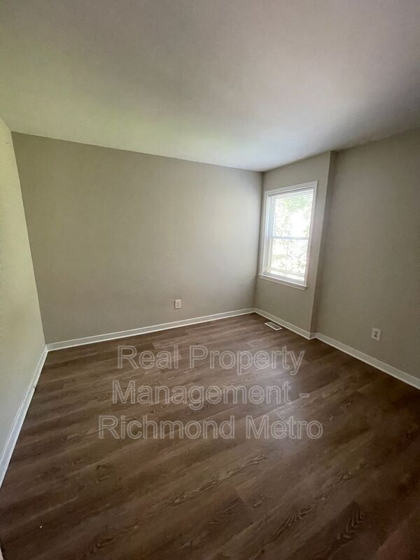 Building Photo - 1802 Parkwood Ave