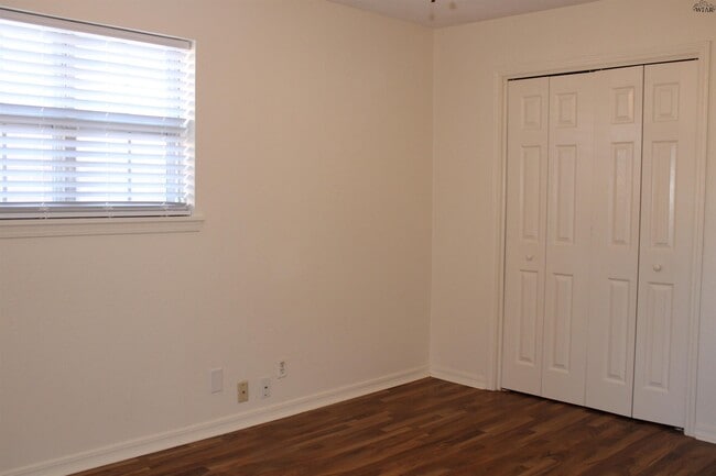 Building Photo - 1610 Christine Rd