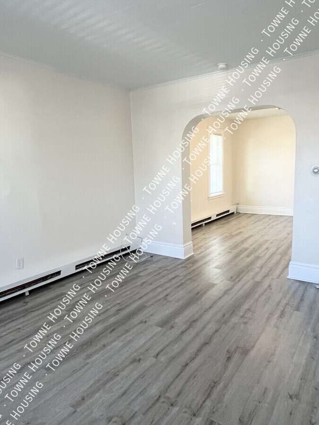 Building Photo - 162 Thompson St