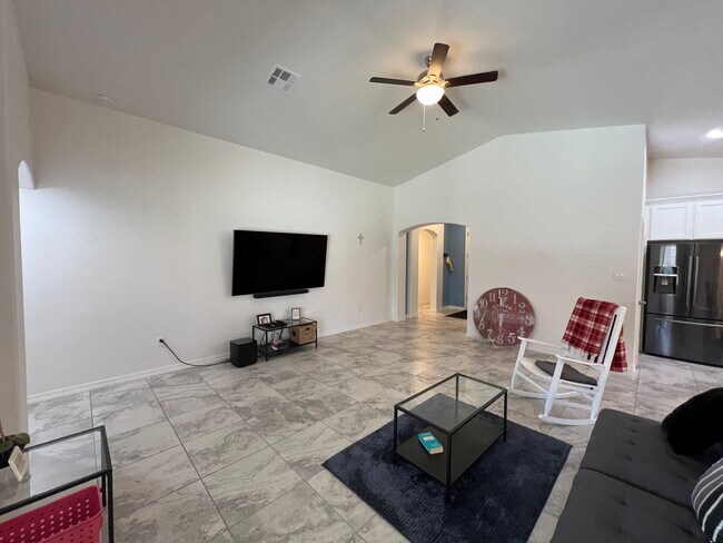 Building Photo - POOL & SPA HOME IN THE FOOTHILLS!