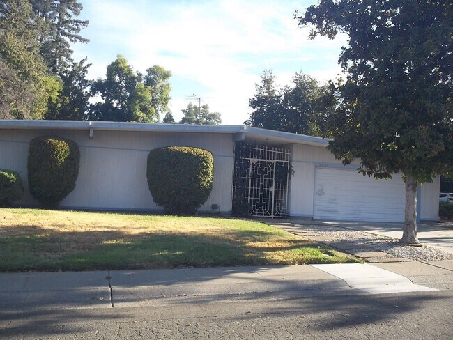Primary Photo - Charming home in Sacramento