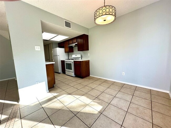 Building Photo - 8011 Tuscarora Trail