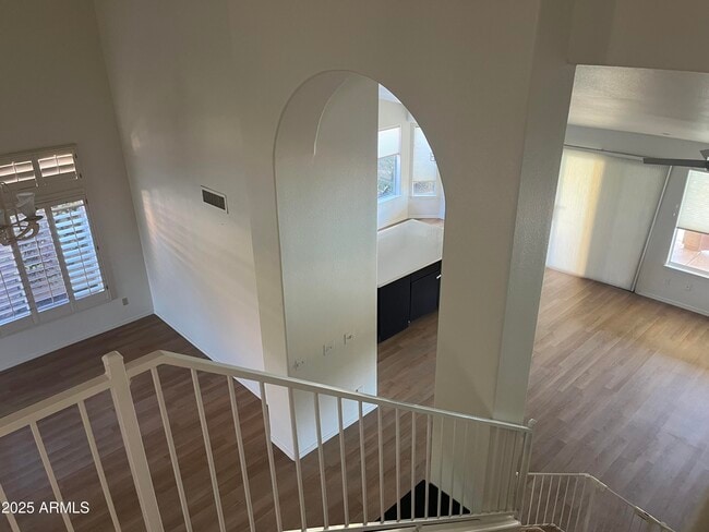 Building Photo - 3721 S Hawthorn Dr