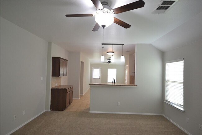 Building Photo - 228 Falcon Ln