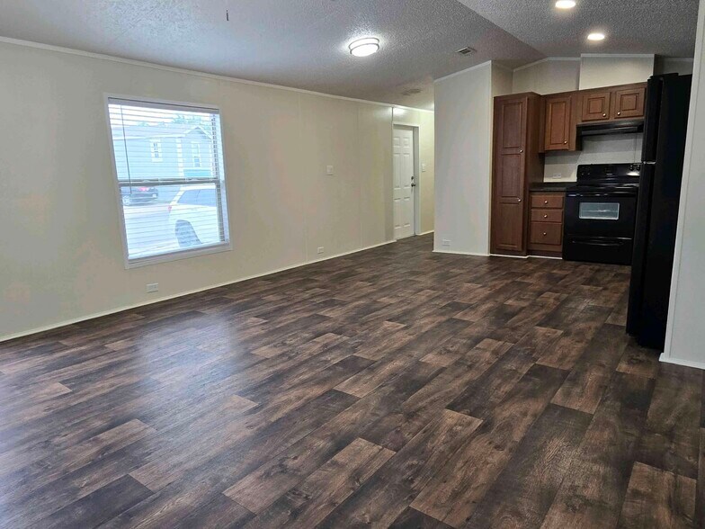 Building Photo - 709 N Collins Fwy