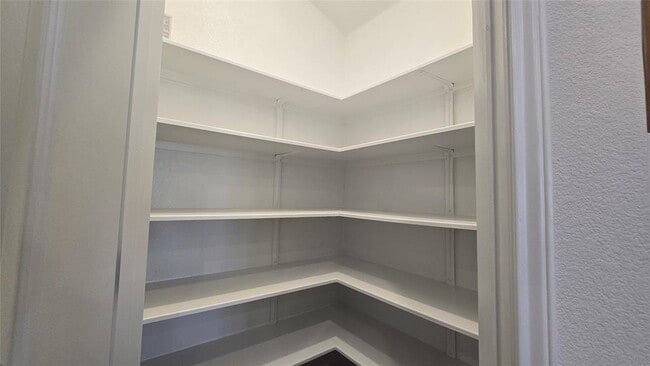 Building Photo - 122 Holmby Dr