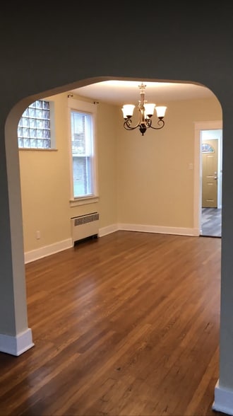 Dining room - 929 Jancey St