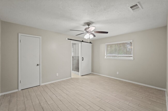Building Photo - 105 Navajo Dr