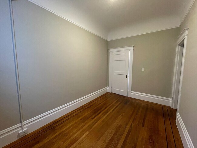 Building Photo - 1934 MAS