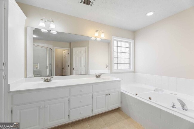 Building Photo - 7988 Westlake Dr