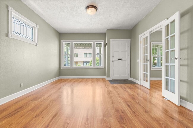Building Photo - Spacious 3 bedroom, 1 Bath House in Inner SE Portland - Everything Right at Your Doorstep!