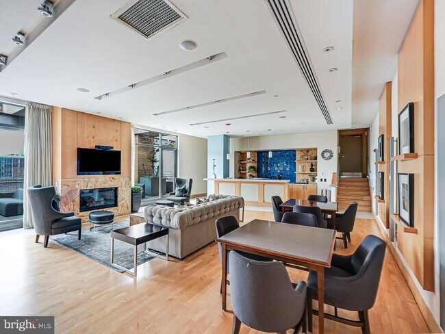 Building Photo - 440 L St NW