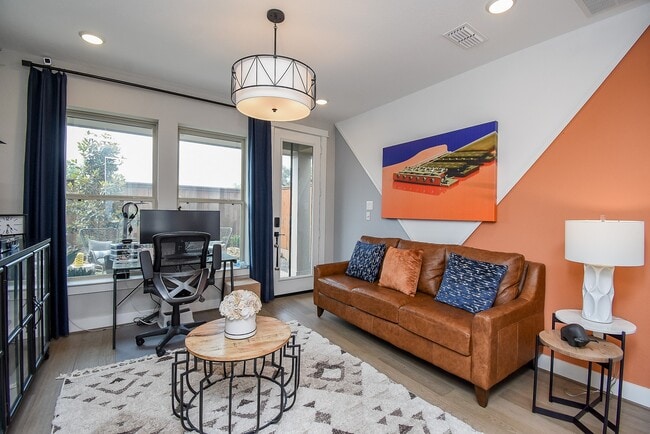 Building Photo - 10914 Brambling Wood Dr