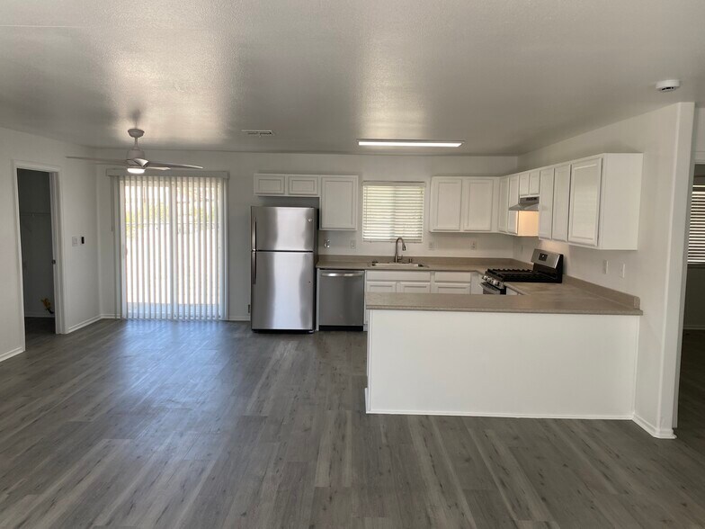 Building Photo - 73641 Sunnyslope Dr
