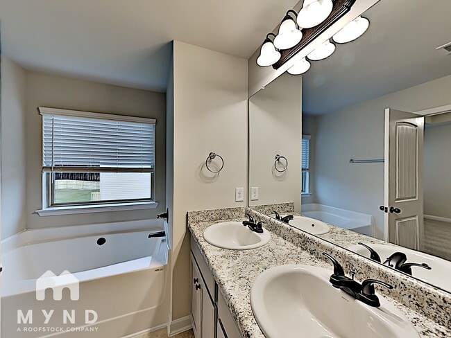 Building Photo - 6066 Oak Bend Ct