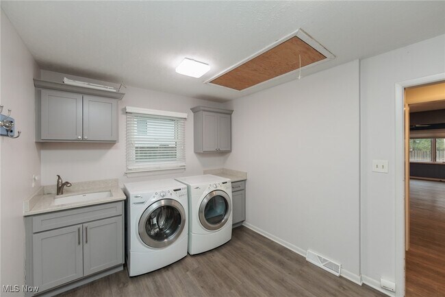 Building Photo - 2500 Deborah Dr