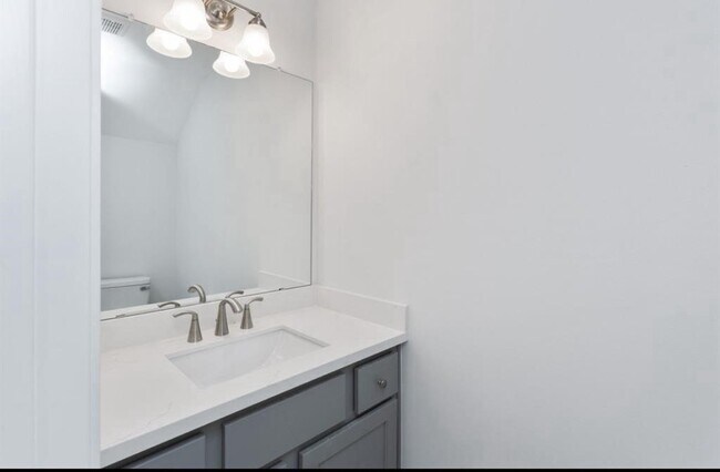 Building Photo - 11623 Waldemar Dr