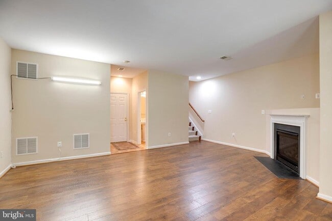 Building Photo - 4527 English Holly Dr