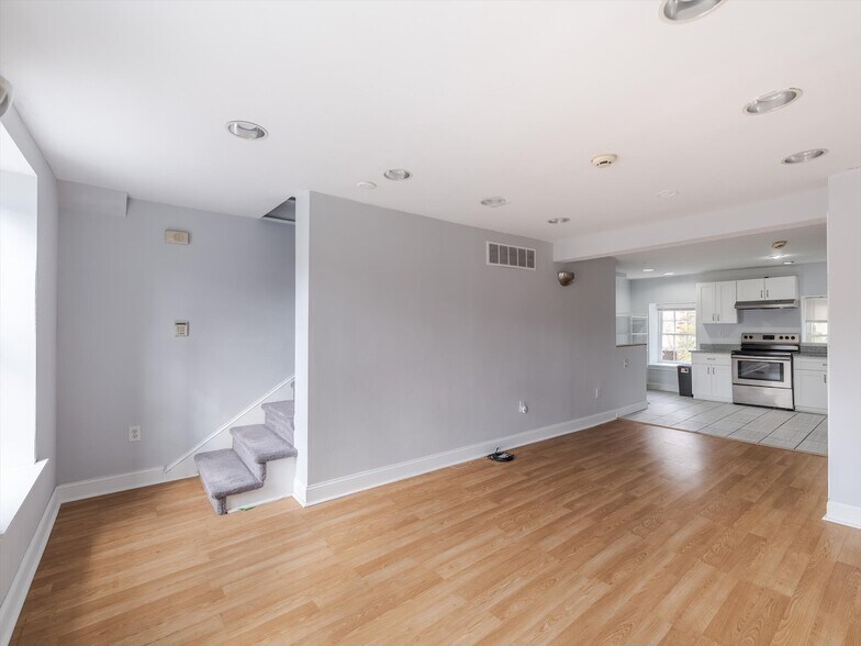 Building Photo - 4205 Main St