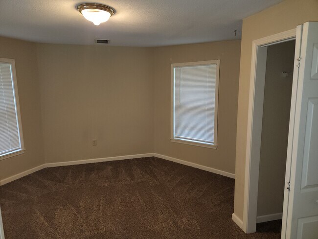 Building Photo - 930 Fremont St