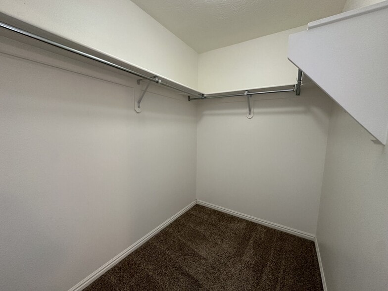 Building Photo - 775 Black Horse Dr