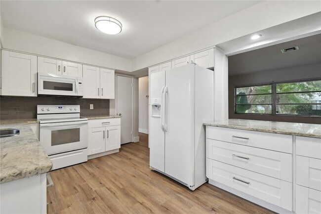 Building Photo - 2111 Lanai Ave