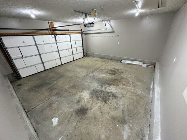 Building Photo - 3821 Landridge Dr