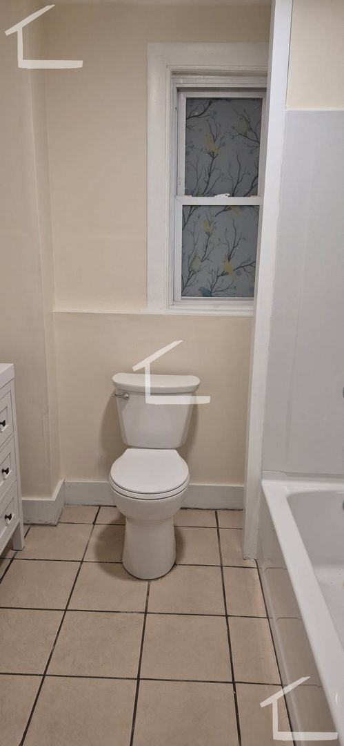 Building Photo - Great value! 4-bed, 1-bath in Brighton; No Broker Fee!