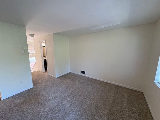 Building Photo - Ulm Triplex