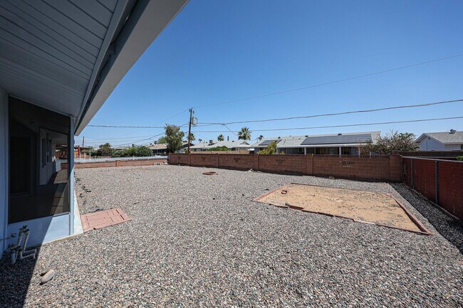 Building Photo - 11033 W Elk Ave
