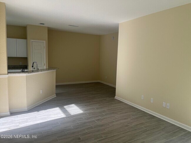 Building Photo - 13703 Richmond Park Dr N